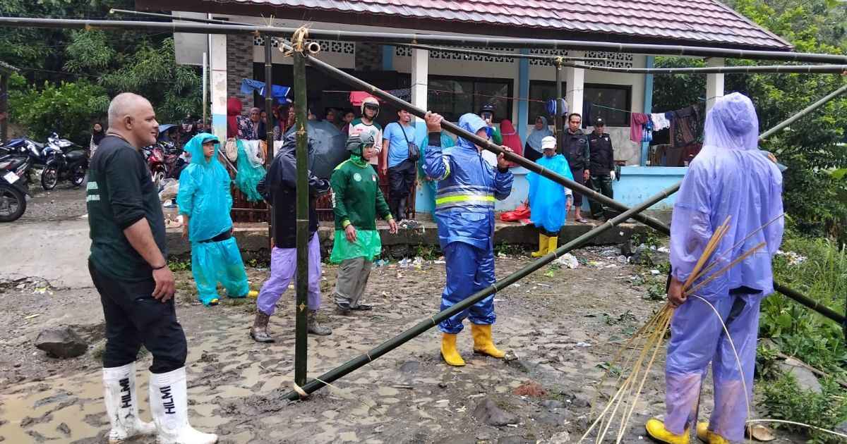 Dari Evakuasi hingga Dapur Umum, Aksi Nyata FPI di Tengah Bencana Cidadap