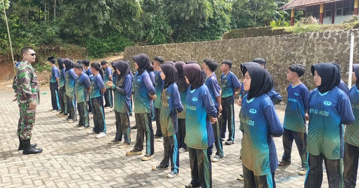 Bentuk Karakter Unggul, Koramil 2213/Jampangkulon Bekali Siswa MTs Al-Huda dengan LDKS