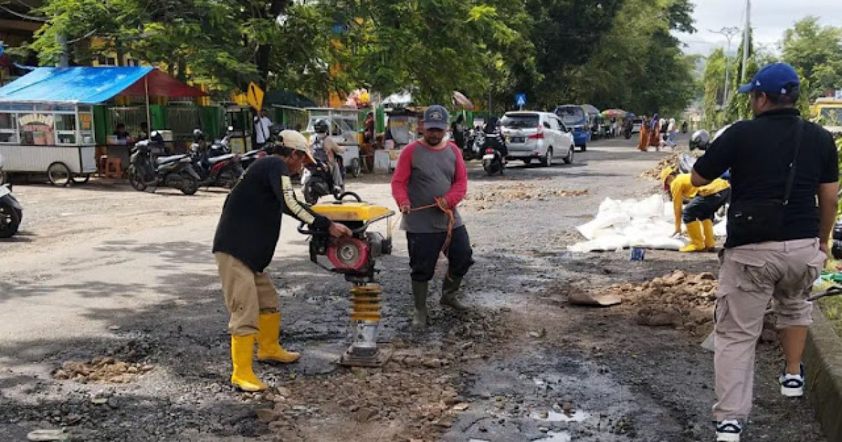 Tingkatkan Keselamatan dan Ekonomi, Dinas PU Sukabumi Perbaiki Jalan Pelabuhan II