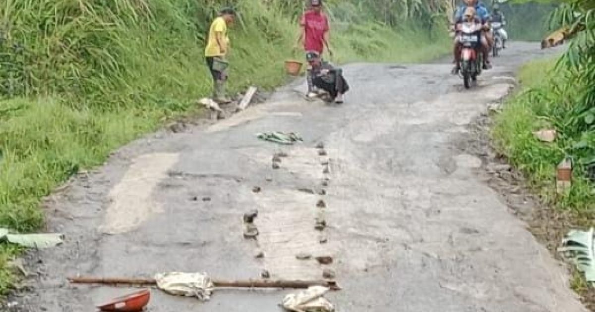 Jalan Pemda Babakan Sawah Masih Terbengkalai, Warga Nanggung Geram