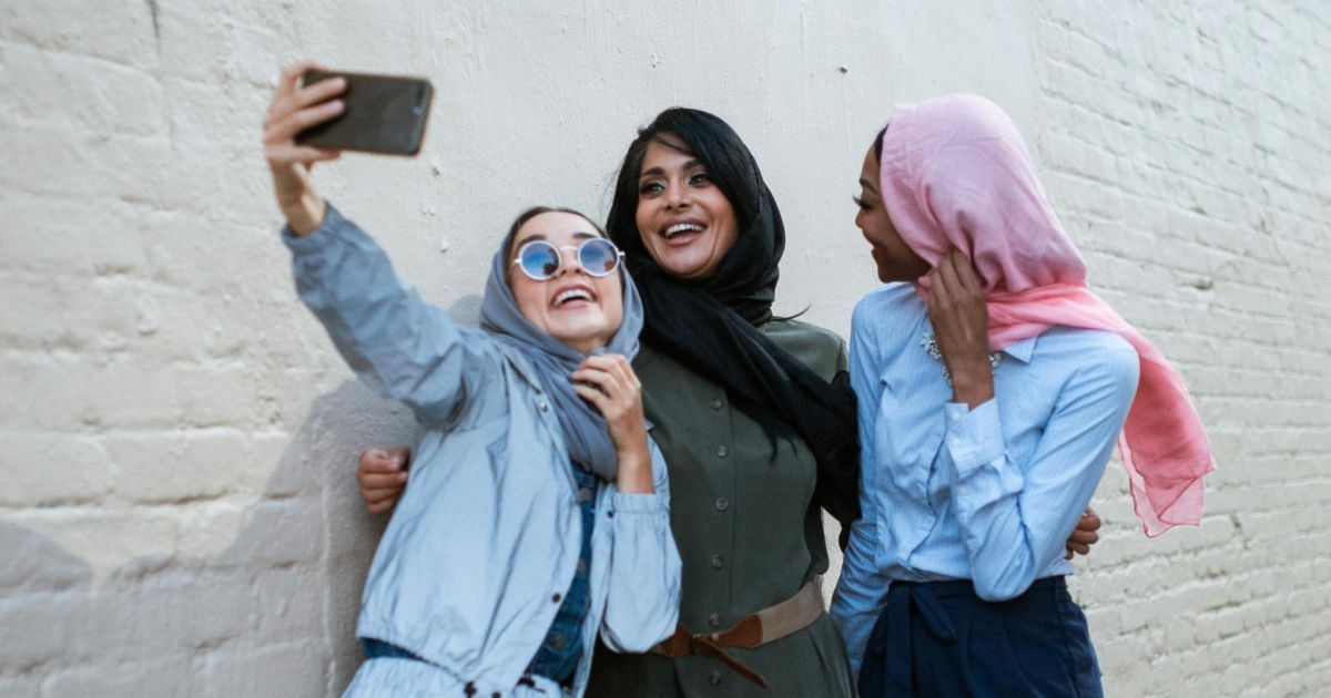 Gaya Elit Dana Sulit? Tren Rental iPhone 17 Meledak Jelang Lebaran 2026