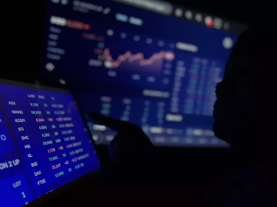 IHSG Terpukul Fitch: Sentimen Negatif Revisi Outlook Guncang Pasar