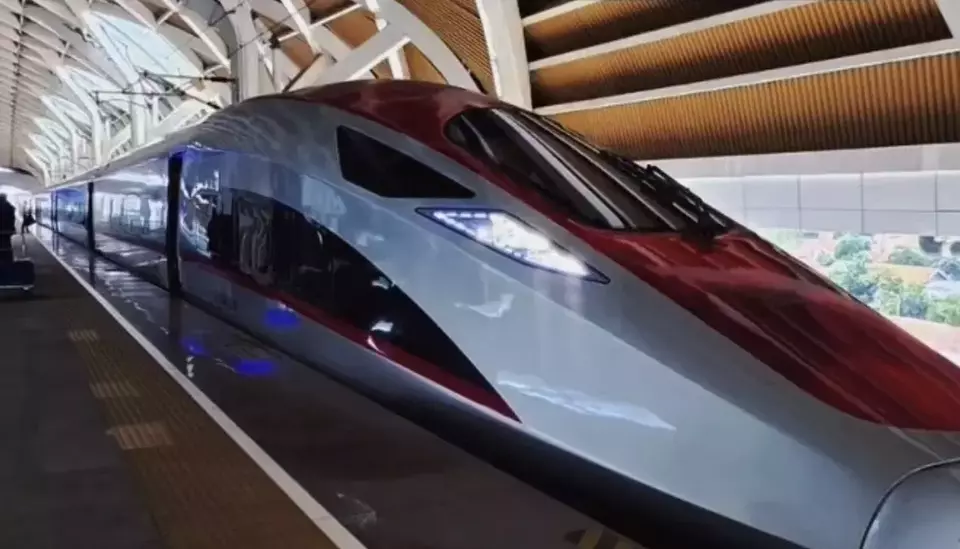 Proyek Kereta Cepat Diperluas ke Jawa Timur, AHY Jamin Koordinasi Keuangan Tetap Berjalan