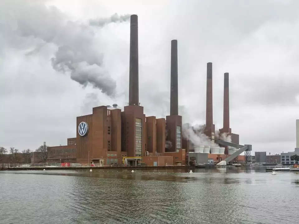 VW Pertimbangkan Rasionalisasi 50.000 Staf Hingga 2030 Akibat Tekanan Laba Industri Otomotif