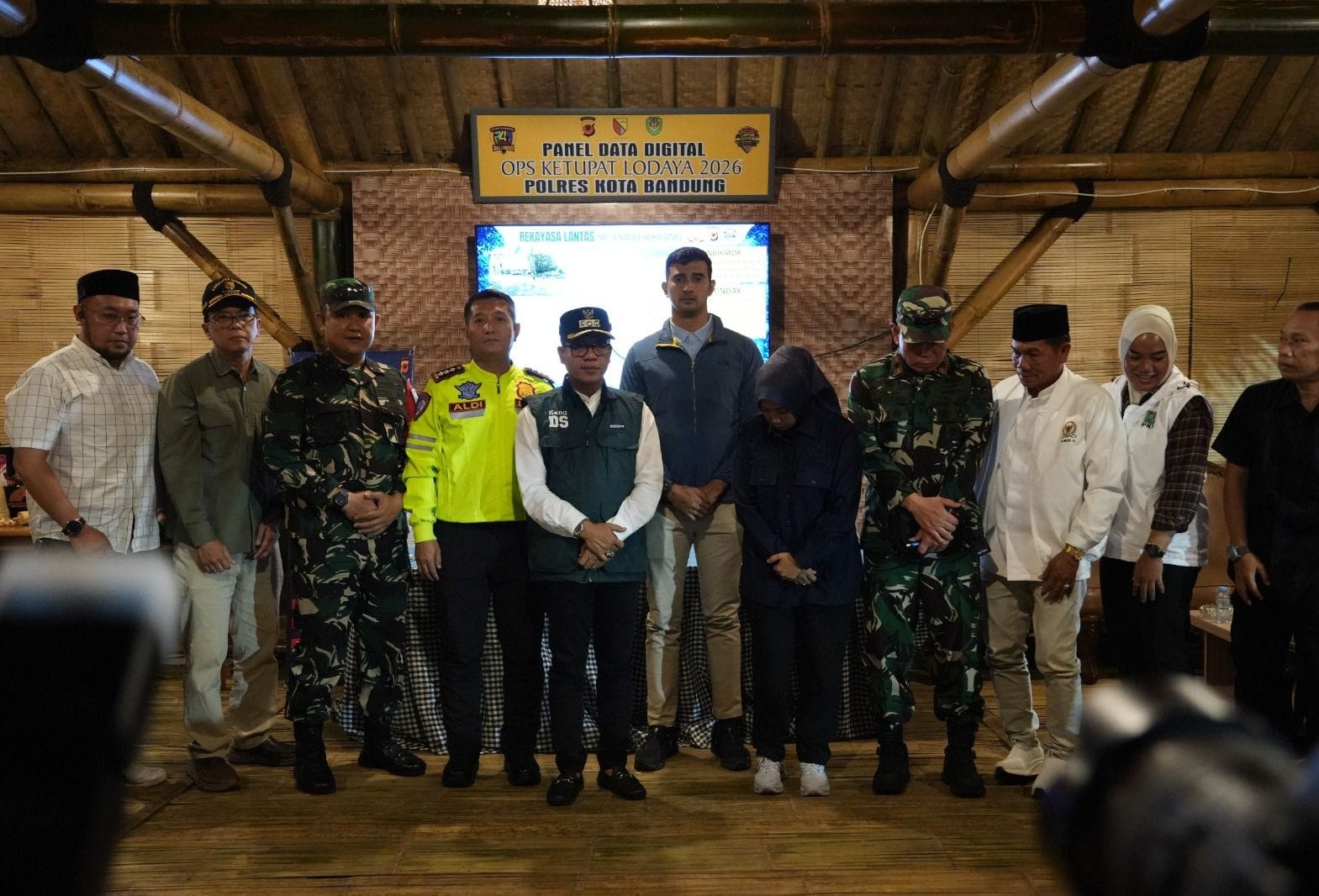 Harmoni Klasik Sunda Sajikan Kenyamanan Pemudik di Posko Terpadu Polresta Bandung Nagreg