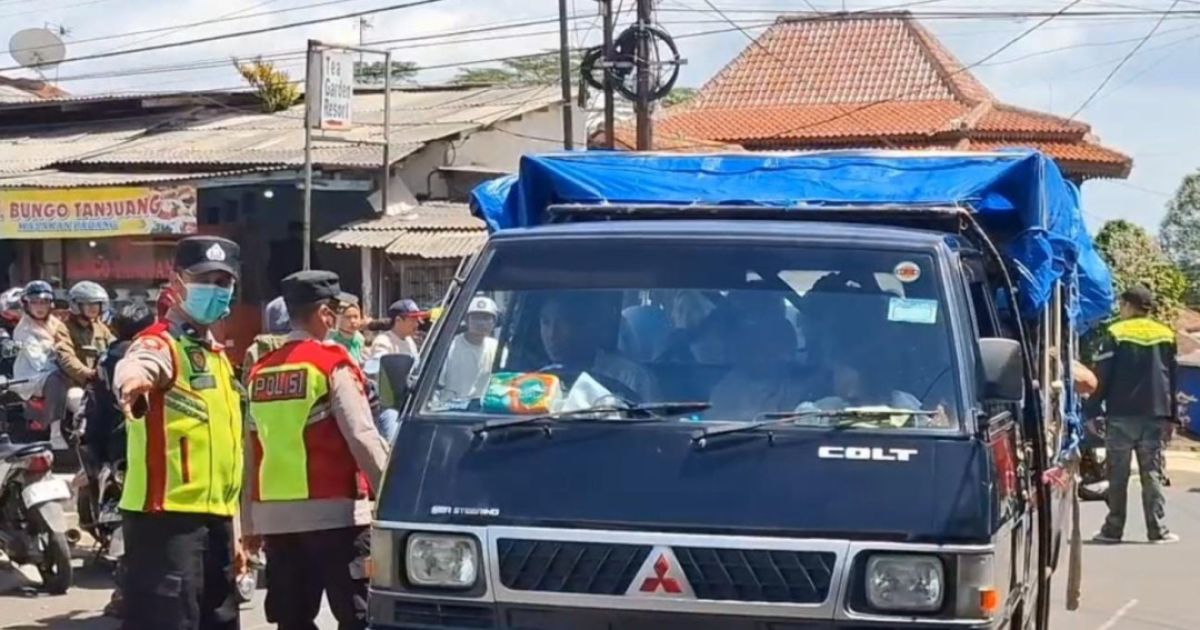 H+3 Lebaran: Polisi Tertibkan Mobil Bak Terbuka di Jalur Wisata Subang Selatan