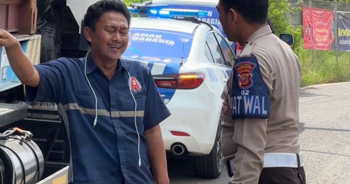 Urai Kepadatan Arus Balik, Polres Purwakarta Sekat Truk di Tol Baru Sadang